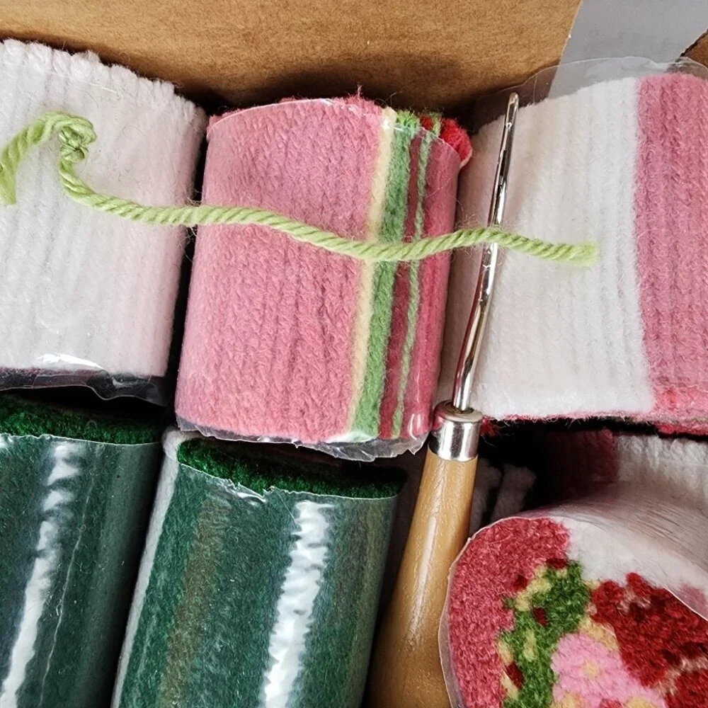 Vintage Caron Latch Hook Kit R916 Rose Bouquet Complete Cottagecore - Picture 9 of 15